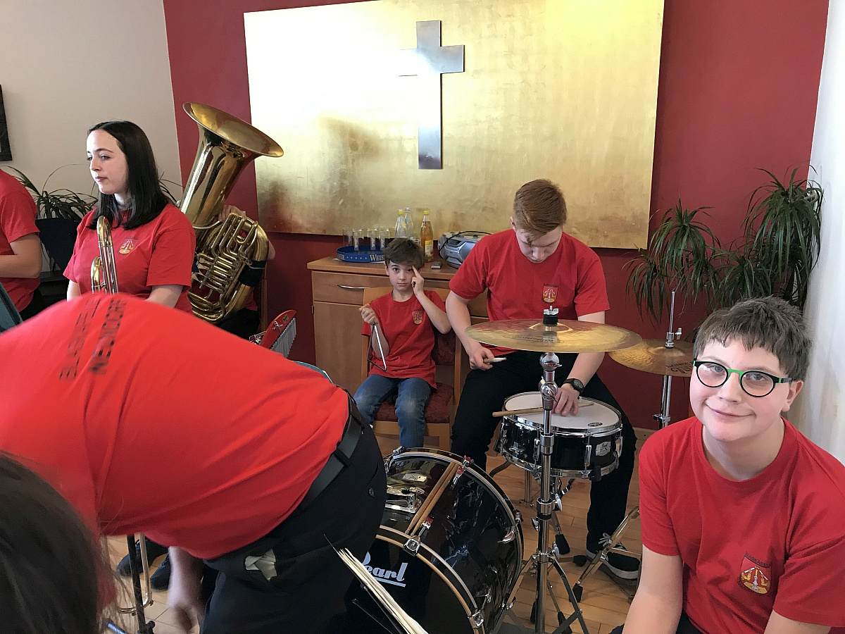 Nachwuchs spielt im ASB Seniorenzentrum