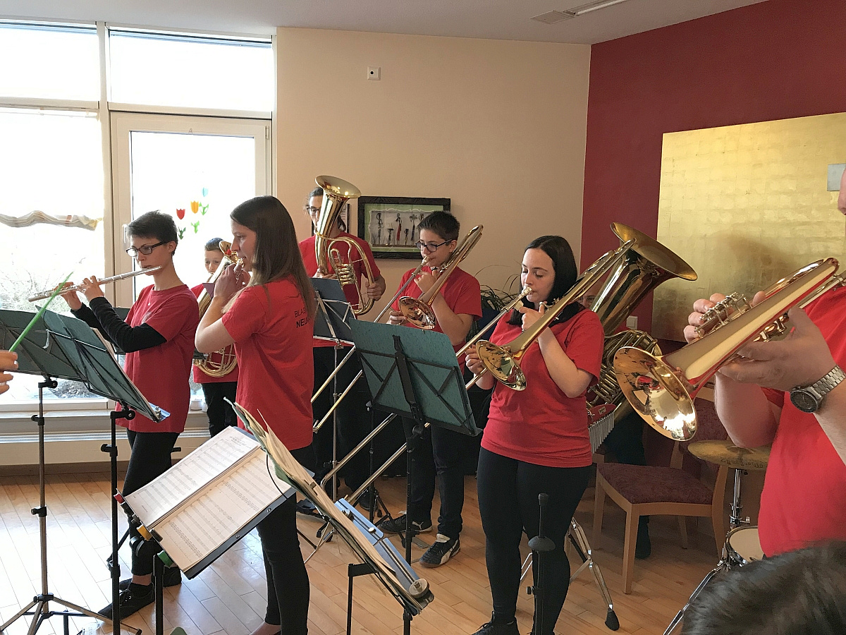 Nachwuchs spielt im ASB Seniorenzentrum