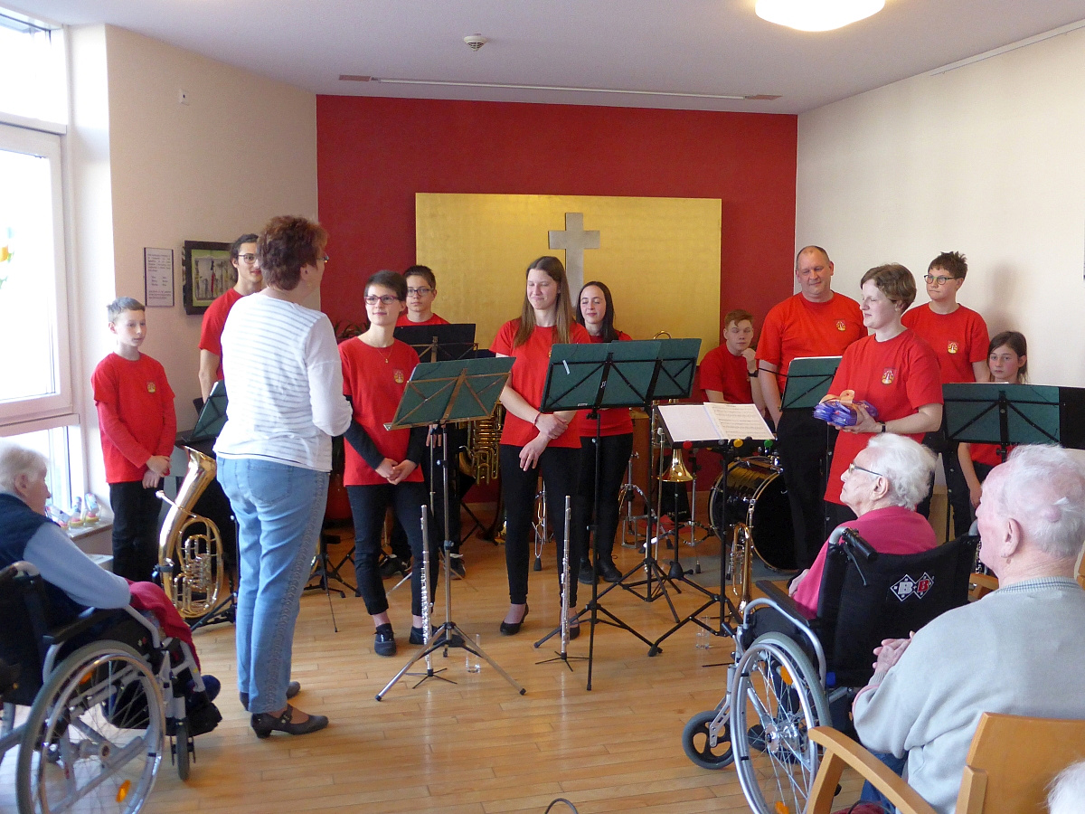 Nachwuchs spielt im ASB Seniorenzentrum